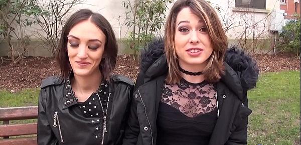  Marie et Sophie deux brunettes coquines partagent une bite